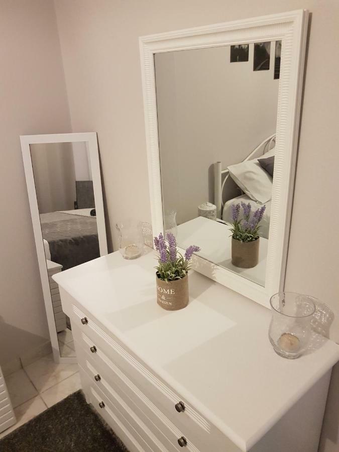 Fiona'S Apartment Virós 外观 照片